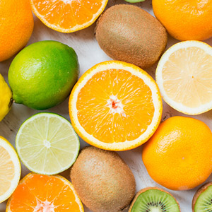 Vitamin C powder promoting collagen synthesis and skin protection.